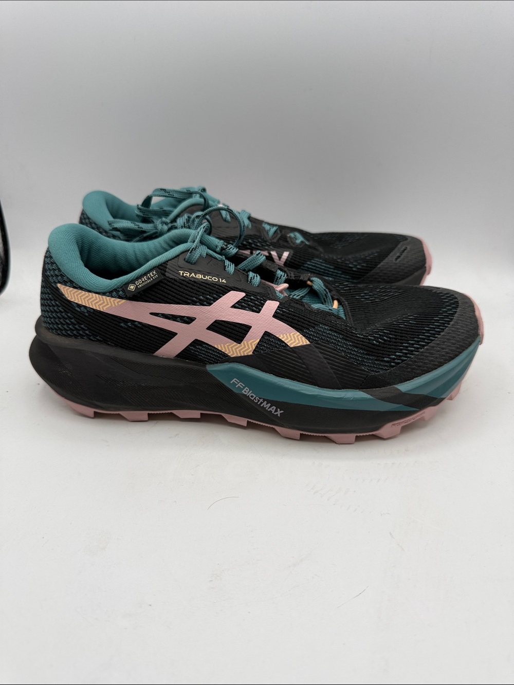 ASICS TRABUCO 14 Women's 7.5Trail Running — Black, Teal and Pink S11